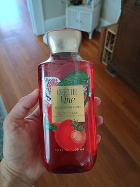 Bath & Body Works Off The Vine Body Wash - Red